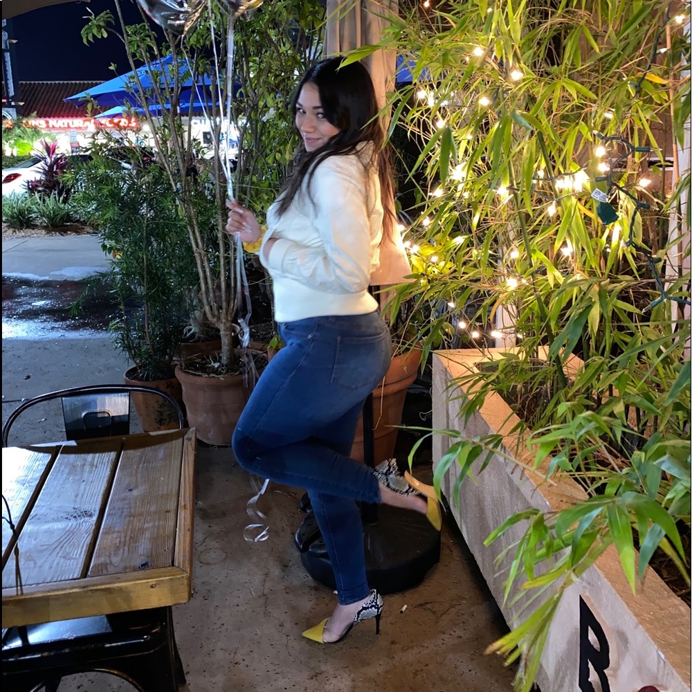 Meet your Posher, Estelamar